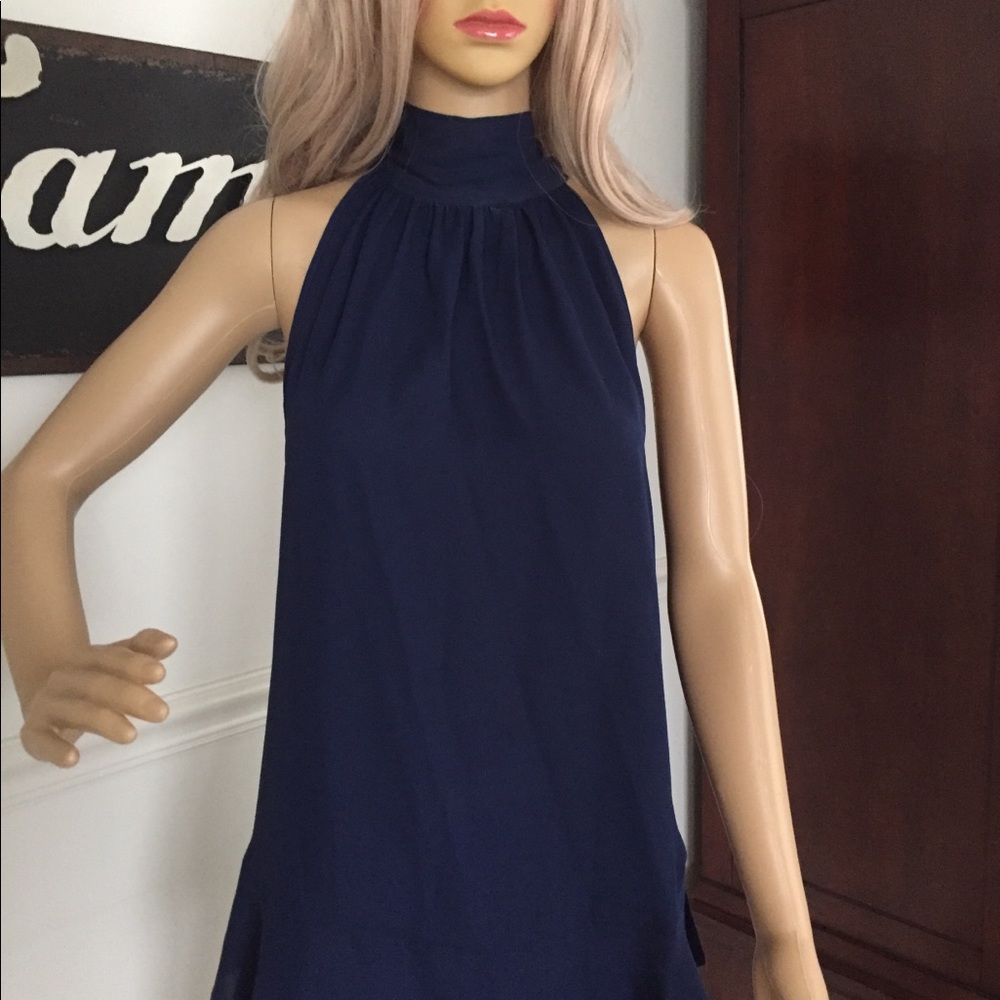 Sleeveless top with tie closure in back - size s